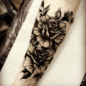 I would love a tattoo of flowers like this anywhere in my body really #megandreamtattoo #meganmasscare 