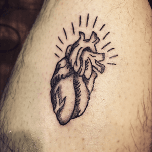 Small corazon that i tattooed on myself not too long ago. It hurt like a beeeotch. 😭😉 #tattoos #tattooist #tattooer #tattooartist #chicagotattooer #chicagotattooist #chicagotattooartist #chicago #corazontattoo #corazon #hearttattoo #blackandgreyheart 