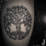 Árvore da Vida • #tattoo #tatuagem #arvore #tree #arvoredavida #treeoflife #treeoflifetattoo #treetattoo #pretoecinzatattoo #pretoecinza #blackandgreytattoo #blackandgrey #yggdrasil #yggdrasiltattoo 