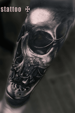 Skull tattoo by @Jammes_Tattoo_Studio 