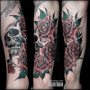 Custom design skull and roses A stunning piece by @blackhatsergy @theblackhattattoodublin . . . . #rosetattoo #roses #skulltattoo #skullandroses #tats #tattoo #tatoo #tatouage #tatuagem #tattooing #neotraditionaltattoo #realisticskull #realisticskulltattoo #tattooart #tattooartist #dublintattoo #tattoodublin #dublintown #art #besttattooartist #bestink #ink #inked