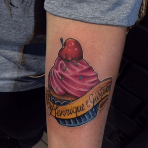 Cupcake full colors fone with @worldfamousink @inkjecta #fullcolor #tattoo #tattooed #tattoodo #tatt #tattoedgirls #newschooltattoo #NewSchoolArtist 