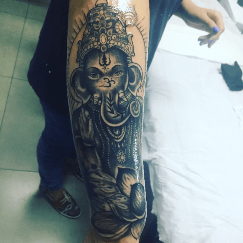 Om Ganesh Trishul Tattoo by artist Deepak Vetal at Ghatkopar Branch   Hình xăm ganesha Hình xăm Hình xăm đẹp