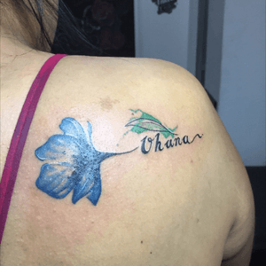 #ohana #ohanameansfamily #flower #watercolor #watercolortattoo #tattoo #backtattoo #lettering #letters #cheyennehawkpen #eikondevice #mexican #tattooartist 