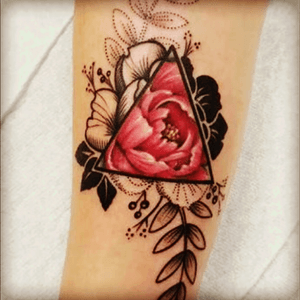  #tattoo #tattoos #love #amazing #disney #disneytattoos #ilovedisney #wrist #wristtattoo #wrist #tat #ink #inklove #free #flowers #colourful #color #leaves #pretty #flowers #flower