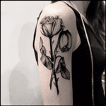 #black #dead #roses #tattoo #blackwork #totemica #ontheroad 