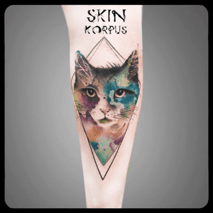  #geometric #watercolor #watercolortattoo  #geometrictattoo #cattattoo #cat made  @  #absolutink by #skinkorpus #watercolorartist #tattooartist