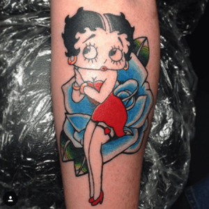 Betty Boop Traditional Tattoo #tattoo #tattoos #color #roses #rose #traditional #traditionaltattoo #bettyboop #arm #armtattoo #armtattoos #eternalink