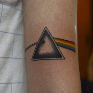 My first and only (just until I get more money) tattoo #PinkFloyd #DouglasKogura #Jhapa #darksideofthemoon #rock #cover #albumcover 