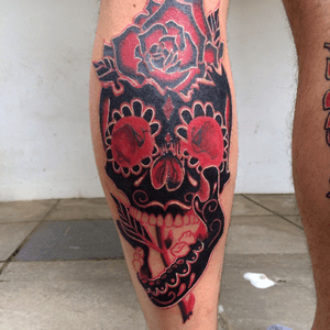Rose/skull recently did! Had so much fun with this! AlwAys love inking skulls and roses!! Xx #skull #rose #black #ink #eternalink #barberdts #rotaryworks #uk #calftattoo #calftattoos #legtattoo 