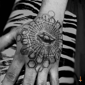 No.89 "Eighty Nine & the Eye of all Creation" (first session) #tattoo #eye #creation #flower #vision #light #geometric #geometry #life #universe #hexagon #octagon #lines #dotwork #handtattoo #bylazlodasilva