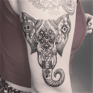 🕸💀. #elephant #elefante #mendhi #mendhidesign #dotwork #pontilhismo #delicate #delicada #fineline #mandala #indian #indiantattoo #tattoodo #inspirationtattoo #ink #inkedgirls #tattoogirls #tattooedgirls #tattoowoman #brasil