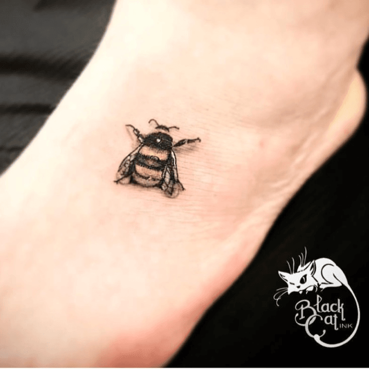 Tattoo of a bee I got to do yesterday  rEntomology