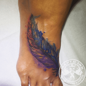feather watercolour Done by our artist : @yudiecot_ At makerink tattoo studio For more information and booking please contact : Call/WA : +6281917066627 (fast respon) Email : makerink27tattoo@gmail.com #tattoo #tattoos #tattooed #tattooartist #tattoolife #tattooink #tattoomagazine #tattoodesign #tattooart #ink #inked #inkstagram #inkaddict #inklife #inkedlife #lombok #lomboktattoo #wonderfulllombok #lomboktattoostudio #besttattoo #nicetattoo #besttattooartist #tattooartist #indonesia #indonesiatattoo #indonesiatattooartist #kutelombok #kutabeach #dragontattoo #phoenixtattoo #kutalombok #kutabeach