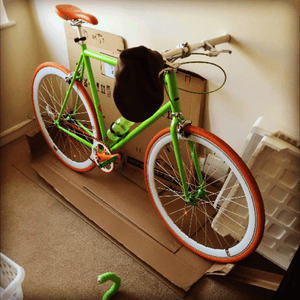 My fixie bike and flatcap 👍😃 #fixie #mine #awesome #bicycle