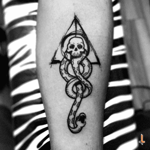 Nº338 #tattoo #ink #inked #harrypotter #harrypottertattoo #harrypotterfan #deadlyhollows #deatheaters #voldemort #darkmark #fan #jkrowling #skull #snake #symbol #blackwork #blackink #eternalink #bylazlodasilva