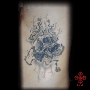 #skull #vegetal tattoo done by LAN at La verite est ailleurs #bordeaux 