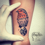 #riquecorner #bird #smalltattoo #oldschooltattoo #oldschool #traditional #traditionaltattoo #tattooartist #tattoooftheday 