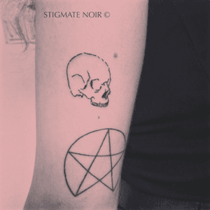 #skull #embroidery #lines #lineswork #frenchartist #frenchtattooist #frenchtattooer #frenchtattoo #tatouage #tattoo #pentagram #death #anatomy #tinytattoo #occulttattoo #occult #magick #WitcherTattoo #witchcraft #engraved 