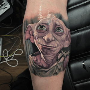 Donby color portrait "Master has given Dobby a sock. Master has presented Dobby with the clothes. Dobby is a free elf!" #tattoo #hivecaps #systemonetattooproducts #tattoos #harrypotter #dobby #worldfamousink #picasso #picassodular #25ftphantom #movietattoos #whatabeautifulplacetobewithfriends #potter #fantasy #magic #wizards #inkmaster #spiketv #colorportrait #realistictattoo