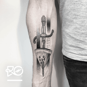 By RO. Robert Pavez • Dagger - Slice of watermelon • Studio Nice Tattoo • Stockholm - Sweden #engraving #dotwork #etching #dot #linework #geometric #ro #blackwork #blackworktattoo #blackandgrey #black #tattoo 