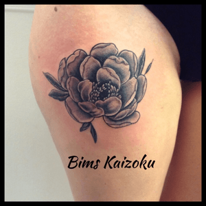 #bims #bimskaizoku #bimstattoo #flower #fleur #pivoine #blackandgrey #tatouage #tattoo #tattoos #tattooed #tattooartist #tattooart #tattooedgirls #tatoo #ink #inked #inkedgirl #paristattoo #paris #paname #champselysees