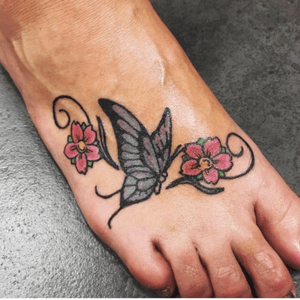 #eastside #eastsidetattoo #tattoo #inked #ink #tattooartist #girlswithtattoos #girlswithink #foottattoo #butterfly