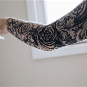 Finally finished my sleeve by filling in the elbow ❤️ #sleeve #fullsleeve #arm #tattoodo #roses #filigree #blackandgrey #freshink 