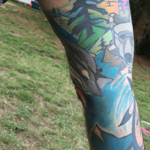 We put the colour in atound my Tree of Life. I love the way the water below the tree, coming from the Spirit World flows into the living world. I also love how it connects the area between my Spirit Bear and Spirit Bison. This is inside the upper arm, felt like tapping out early but stuck it out.