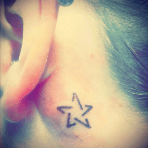 #Star #behindeartattoo #love_ink 