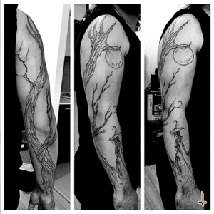 Nº160 Spooky Tree (second session & done) #tattoo #freehand #freehandtattoo #sharpie #tree #moon #moontattoo #treetattoo #sketch #sketchy #sketchytattoo #lines #treetattoo #tattoosleeve #sleeve #secondsession #spooky (witch tattooed by other artist) Design collaboration with Javier Ayala
