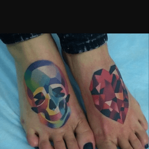 #dreamtattoo #FIRSTCHOICE #amijames Absolutely in awe with this skull tattoo! Artist unknown/notmybody #graphic #graphicskull #skull #colourtattoo #batwingskulltattoo 