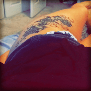 Bored #leg #thigh #blackink #sexytattoo #tattooplacement is on pinot! 👌#tattooedgirl #addiction 💀💜