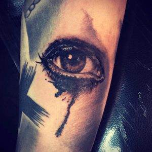 ⚡️Merci Manu pour ta confiance 😊😽⚡️- Oeil pour oeil... -- et toi, #tuveuxdutattoo ?-#tattoo #tattoos #tatouage #tatouages #ink #inked #art #lunderskin #lamaisonclosetatouage #paris #16eme #oeil #eye #eyetattoo #eyes #catseyes #crying #cryingwoman #cryingeye #blackandwhite #blackandgrey #realist #realistic #realistictattoo #friend #inkedman