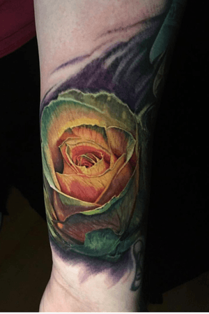 “Yellow Rose of Texas” by Mark Wade out of Dark Age Studio in Denton Texas, done at Elysium Tattoo Studio in Grand Junction, Colorado. #yellowroseoftexas #texassleeve #yellowrose #rose #Texas #markwade