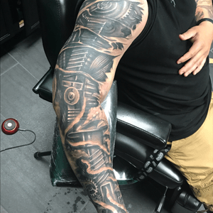 Full custom freehand biomechanical sleeve done by TattooKev this piece took about 16hrs divided into 3 sessions