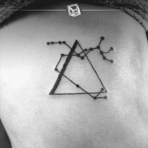 Tat No.44 "sagittarius traingle" #tattoo #lines #sagittarius #constellation #triangle #ribs #stars #bylazlodasilva