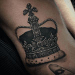 Added a #crown to Scott's leg! #crowns #tattoos #blackandgreytattoo #bng #greywash #thesolidink #tattoo #kingsandqueen #king #queen #royalty #london #fudoshintattoos #southwoodfordtattoo @fudoshintattoos