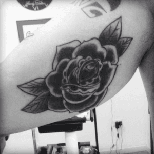  #CoverUpTattoos #tattoo #oldschool #rose #black 