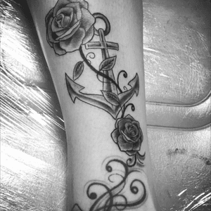 Roses and an anchor on my left leg/foot 🌹⚓️