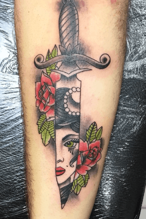 Knife with woman and roses