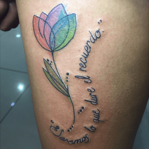 #flowers #flowertattoo #lettering #letters #phrases #colors #colorful #legtattoo #redesign #blending #tattoo #tattoolife #ink #inked 