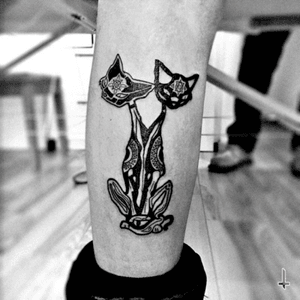 Nº396 Twin Cats #tattoo #tattooed #ink #inked #cat #cats #cattattoo #catstattoo #blackwork #blacktattoo #abstract #art #abstractart #eternalink #liningblack #tripleblack #bylazlodasilva Designed by Isis Briseño
