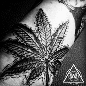 MarihunaInstagram : zero.tattooer..#black #blackwork #marihuna #tattoo #tattoos #blackworktattoo #f4f #like #daily #tattooart #t #dot #dots #ink #inked #zerotattooer
