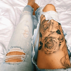 I think this photo is photoshopped, but i really love how soft it's tattooed #flowers #blackandgrey #realistic #realism #roses 