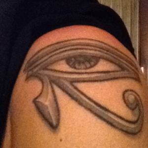 Eye of Ra, protects... In memory of my beloved... #eyeofra #eye #queenofrings