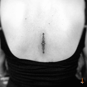 No.99 Spine Arrow #tattoo #arrow #spine #hipster #hipstertattoo #lines #bylazlodasilva