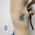 Tsuru watercolor by Felipe Bernardes #tattoo #tatuagem #tsuru #bird #blue #aquarela #tattooaquarela #watercolor #watercolour #girl #TattooGirl #love #colors #felipebernardes #brasil 