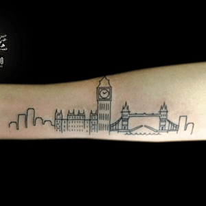 London #geometric #geometrictattoo #dotwork #dottattoo #dotworktattoo #ink #inked #inkart #inkaddict #blacktattoo #blackwork #blackworkers_tattoo #inkgroundtattoo #tattoo #tatuaje #tattoo2me #tattoocute #inspirationtatto #lines #fineline #fineart #ornamentos #usoelectricink #electric #electricink #artfusion #travel #traveltattoo #follow #followtatto #Tattoodo 