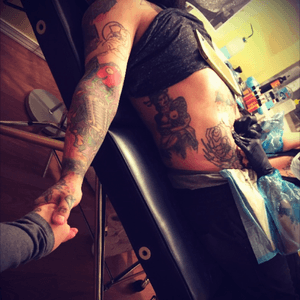 When bae gets tattoos 💉💉💉 #tattooedcouple #yeg #tattoos #tattooartist #gettingtattooed #bae #bf #whee #color 